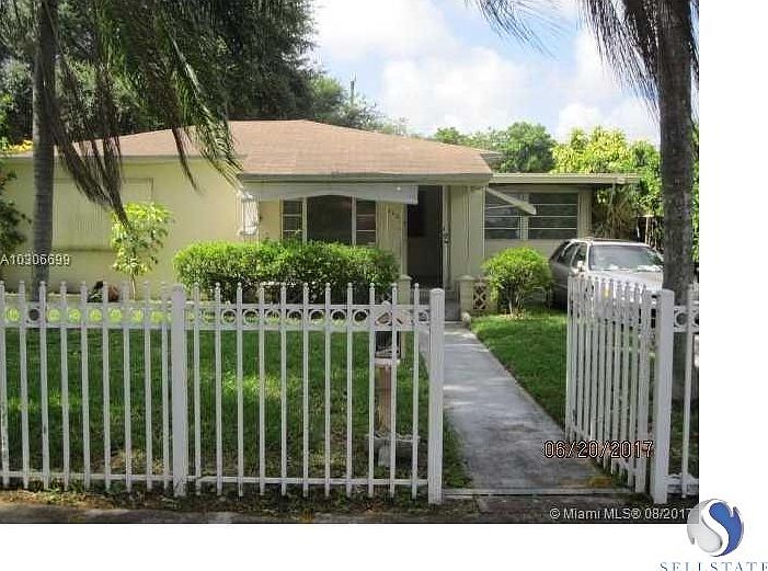 1st image of 1020 NE 143rd St