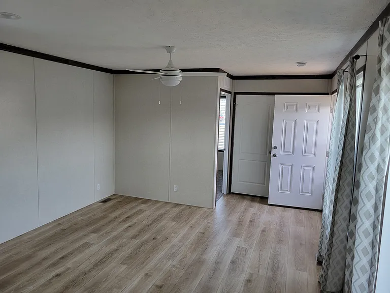 253 Dover Ct — Photo 2