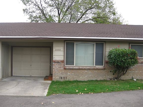 2nd image of 2454 Siskiyou Blvd