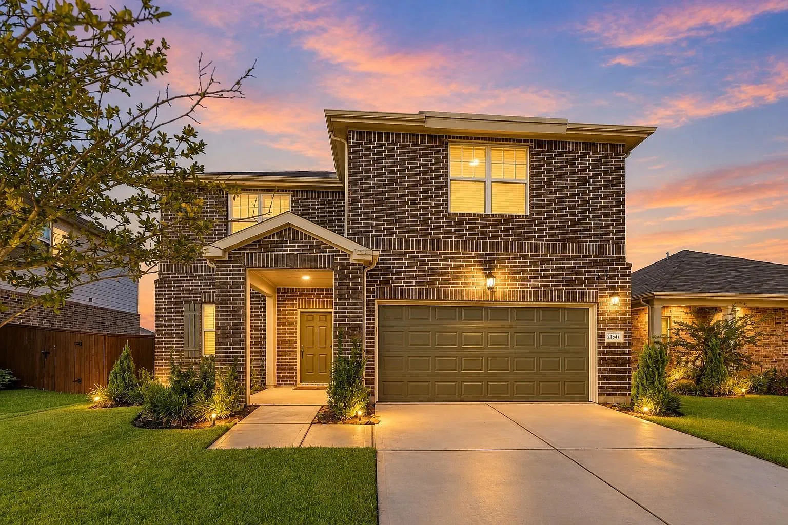 4 bed, 2.5 bath, 2865 sqft, $2,450 — Photo 1