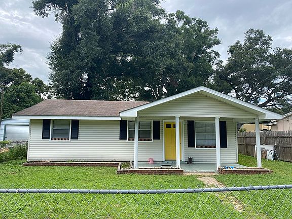 2nd image of 214 Bayliss Ct