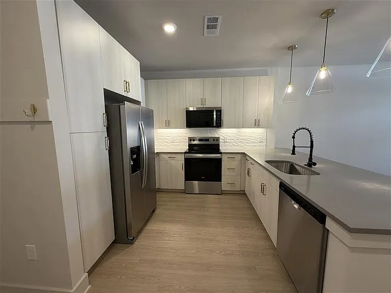 District on the Etowah Apartments — Photo 1130
