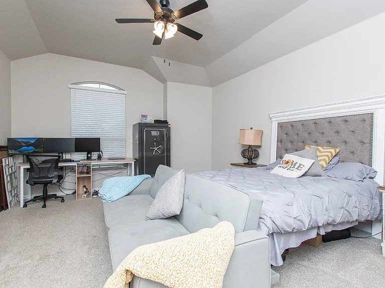 1756 Meadow Crest Dr — Photo 27