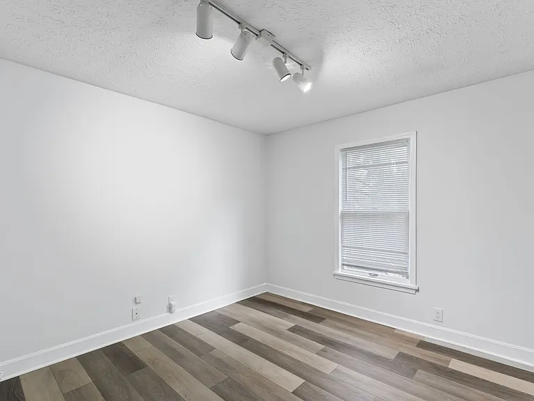 10331 Shelbyville Rd — Photo 13
