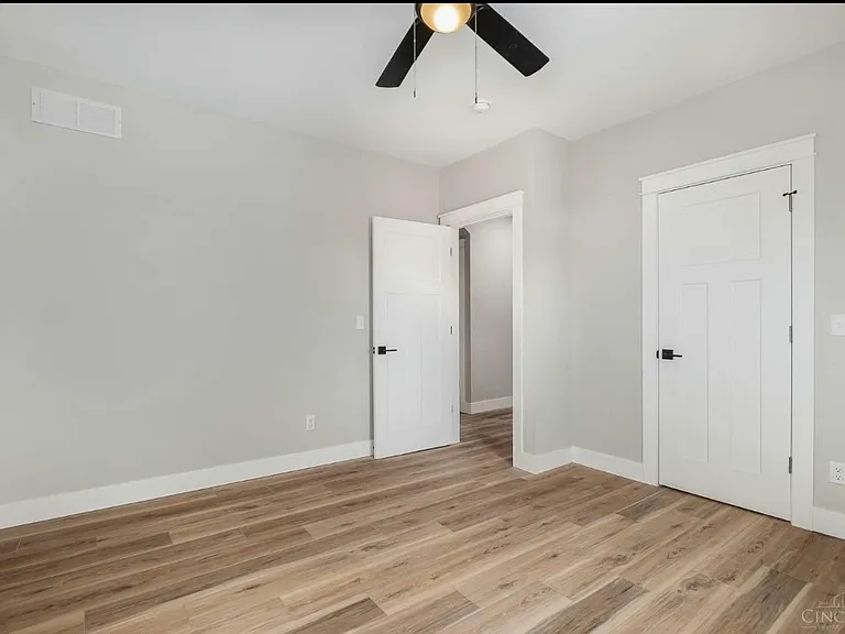 (2nd floor) Standard Room 1 closet view