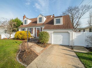 30 S Emerson Ave, Amity Harbor, NY 11701