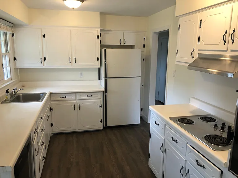 1012 Onslow Dr — Photo 4