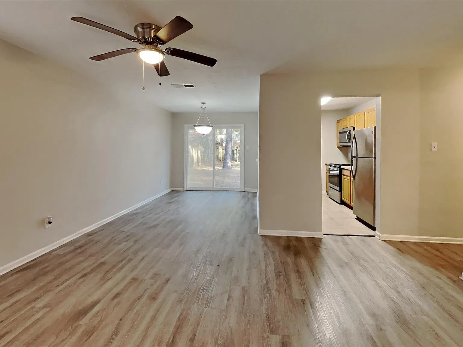3 bed, 2.0 bath, 1340 sqft, $1,840 — Photo 3