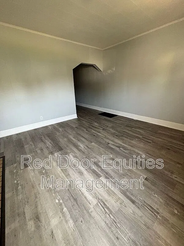 2 bed, 1.0 bath, $1,200 — Photo 3