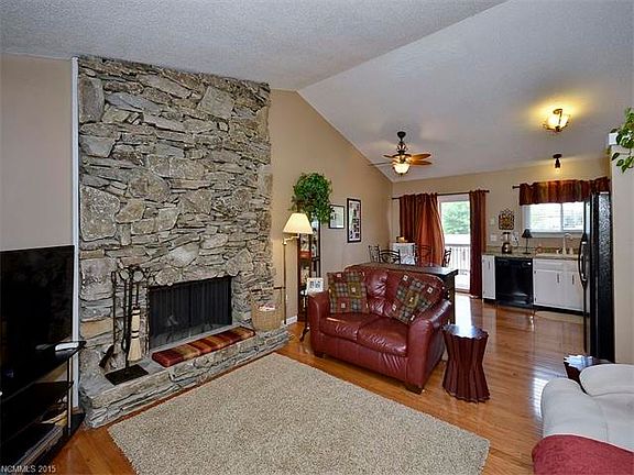 4th image of 2 Apple Blossom Ln