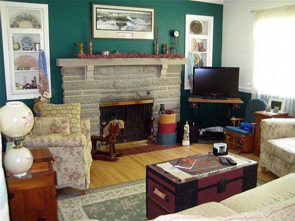 4th image of 2560 Leslie Dr