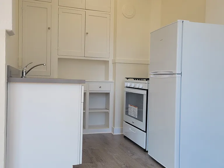 725 Van Ness Ave — Photo 6