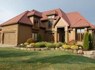 9649 Deer Run St, Lenexa, KS 66220