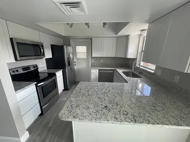 1110 Rainbow Dr — Photo 1