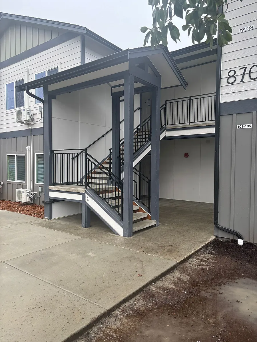 Building Photo - 8702 Bridgeport Way SW