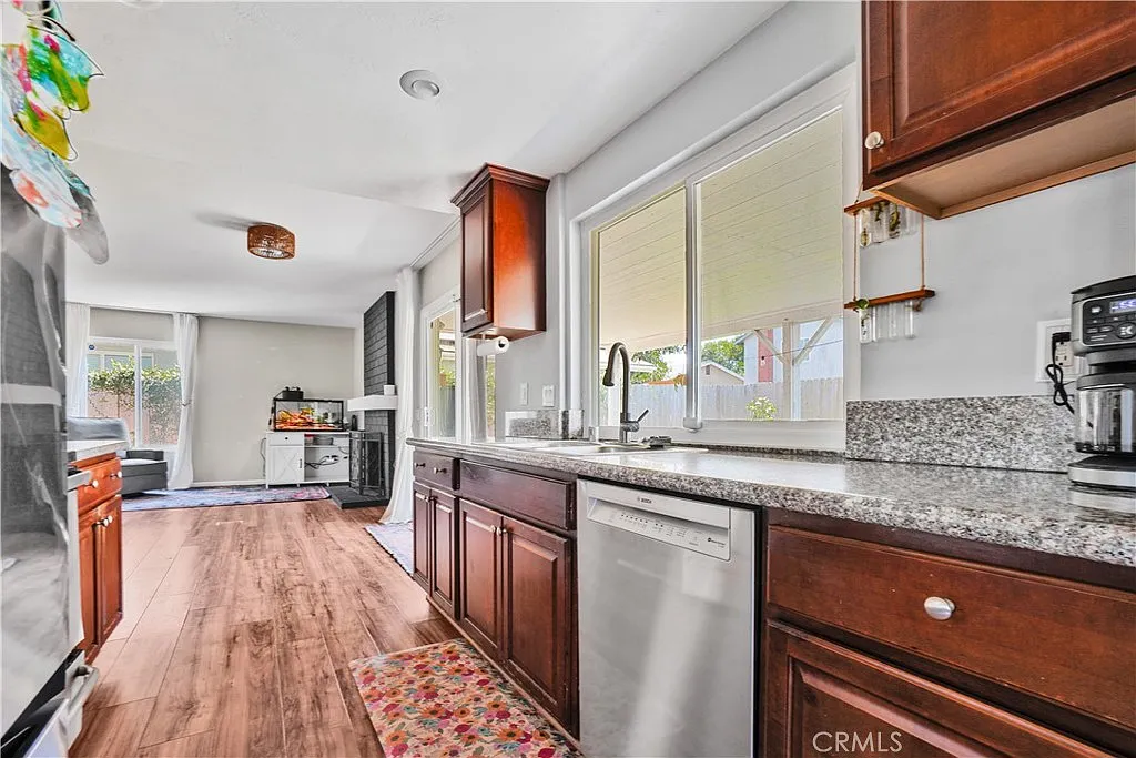 4 bed, 2.5 bath, 1666 sqft, $4,500 — Photo 2