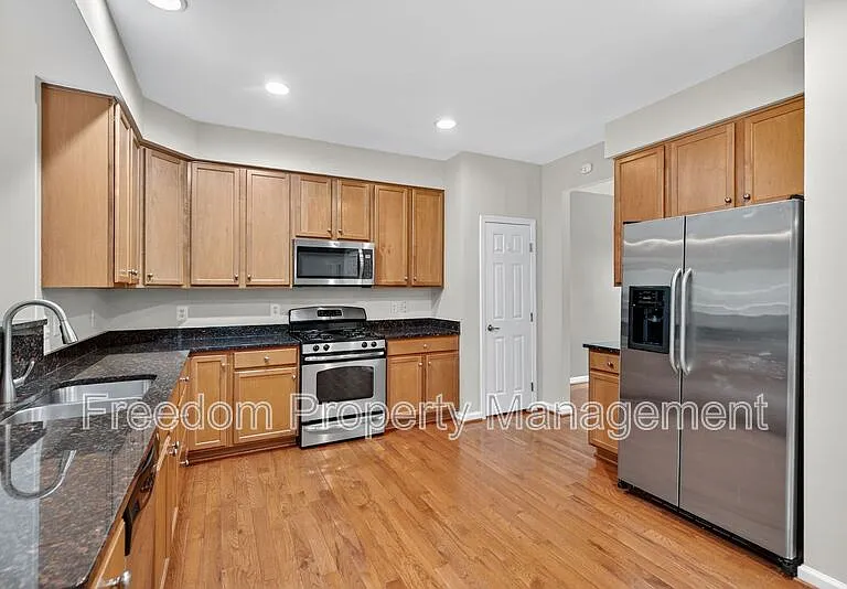 7629 Hamelin Ln — Photo 3