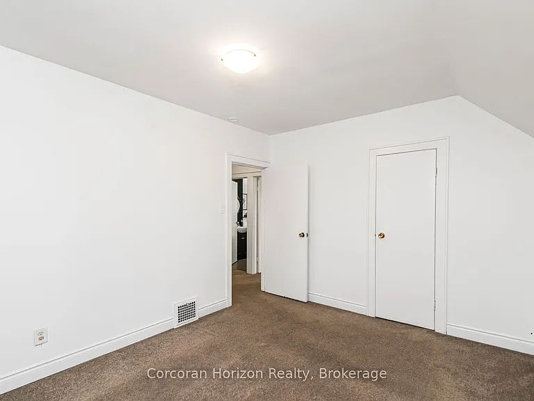114 Weir St N — Photo 15
