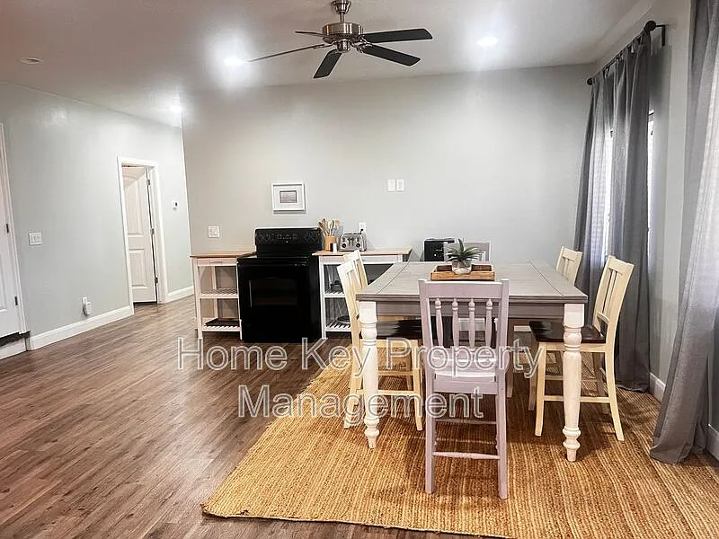 3 bed, 2.0 bath, 1761 sqft, $1,800 — Photo 2