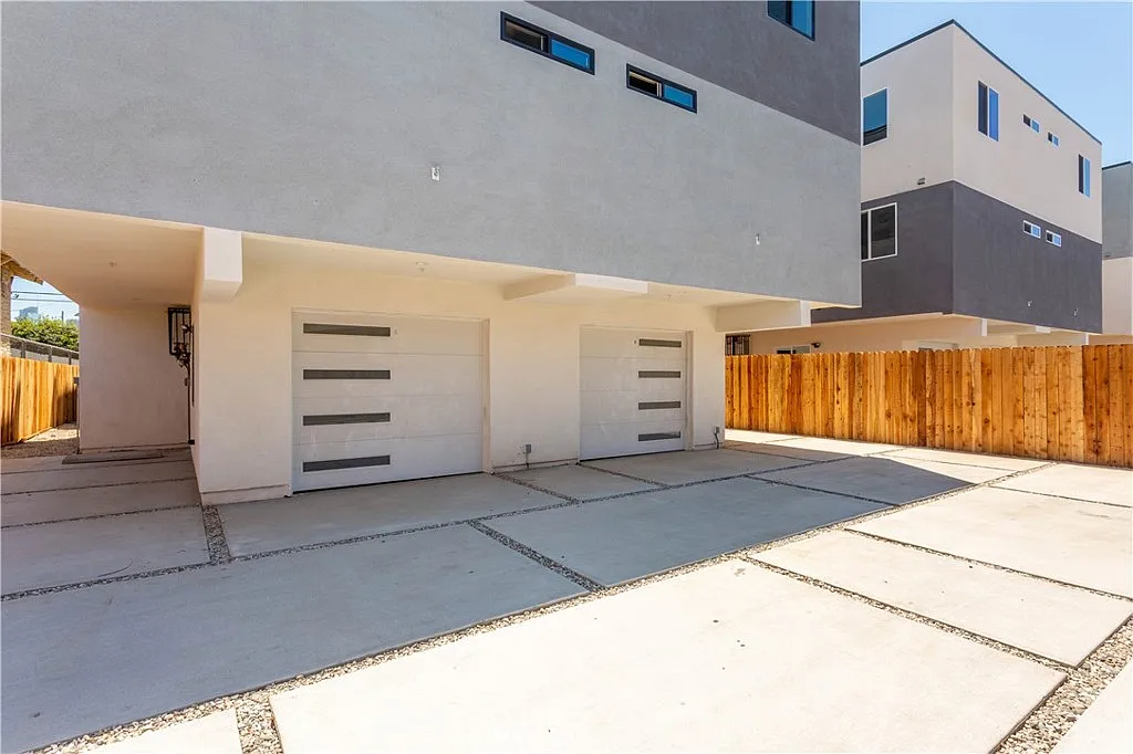 5 bed, 1837 sqft, $4,125 — Photo 2