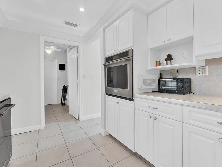 5921 NE 15th Ave — Photo 6