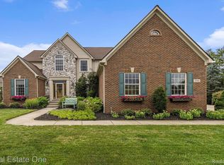 3594 Mill Creek Dr, Lake Orion, MI 48360