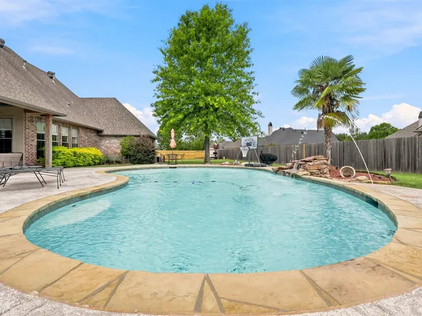 605 Fall Winds Cir, Bossier City, LA 71111