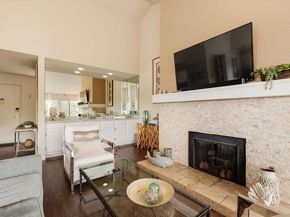 Beautiful gas fireplace travertine hearth with 55" smart TV with 400MPBS Xfinity wifi.