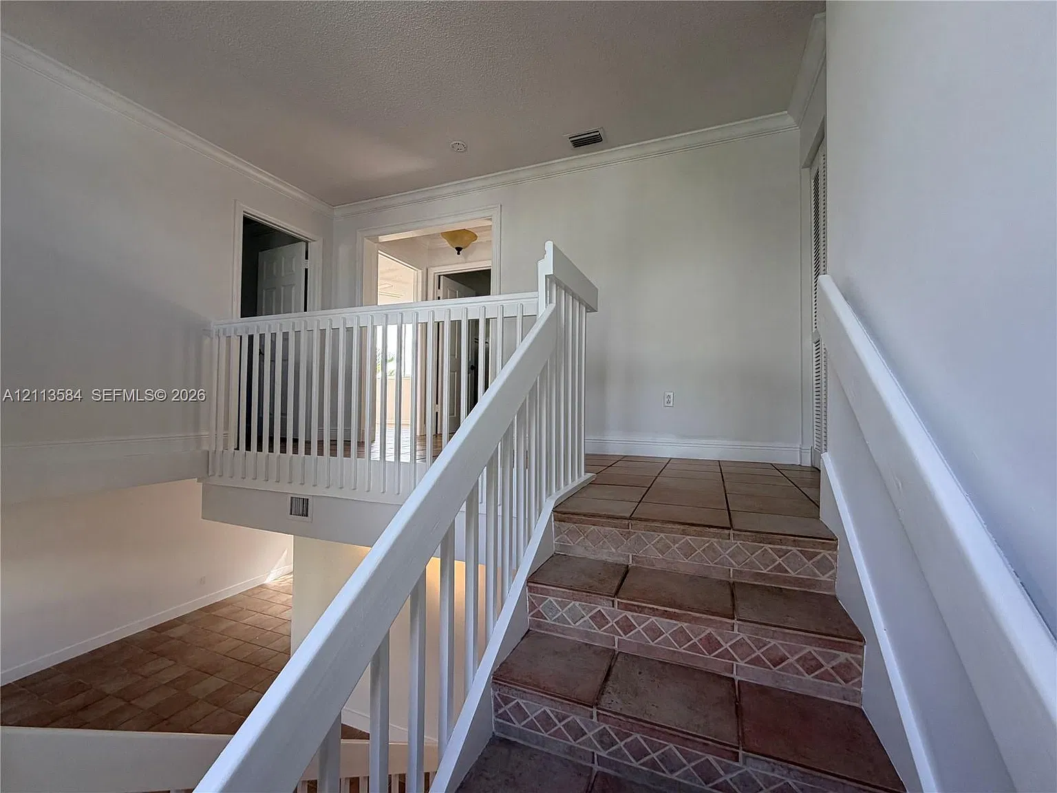 4 bed, 2.5 bath, 2086 sqft, $4,500 — Photo 2