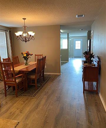 3rd image of 719 Ashford Ln