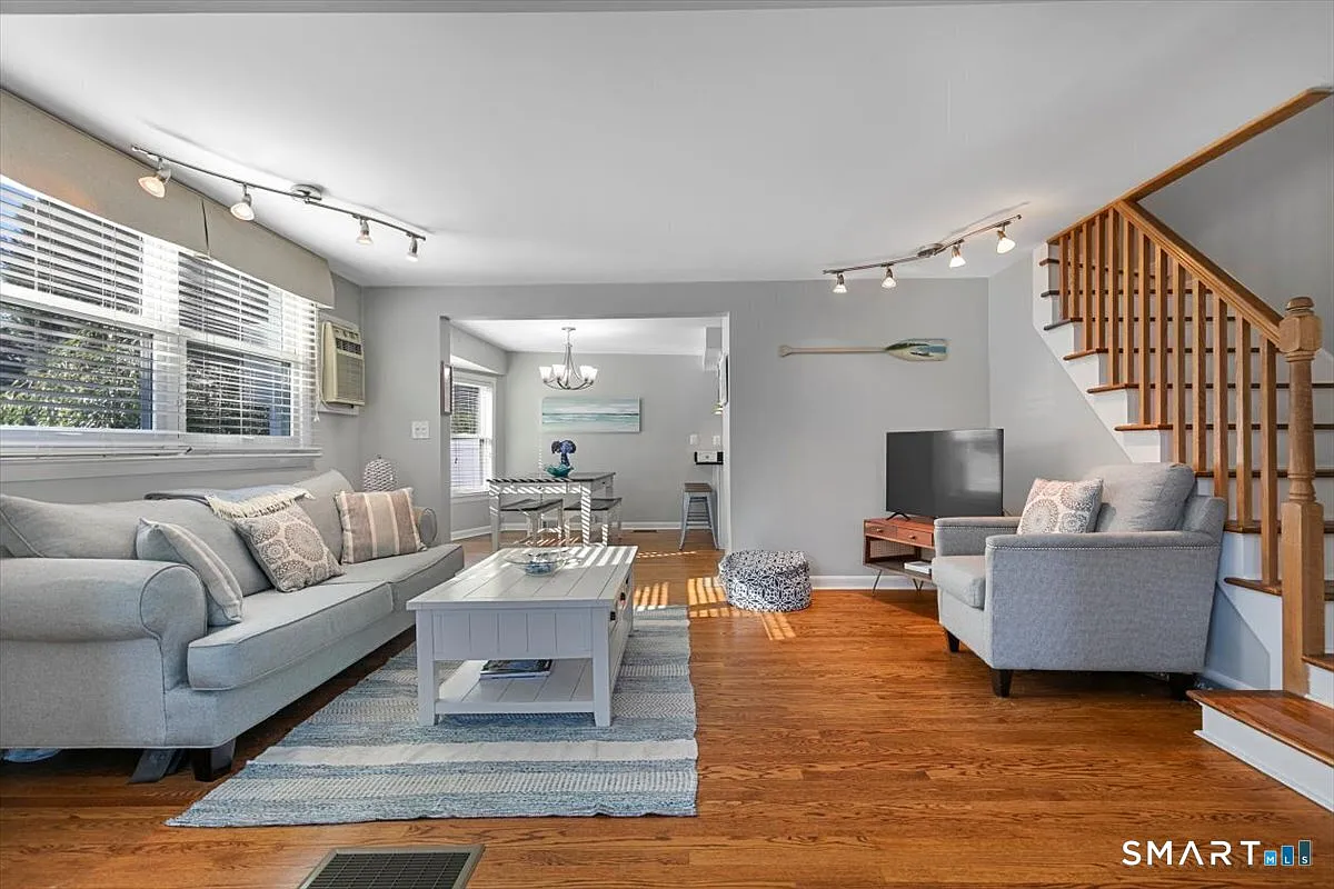 3 bed, 2.0 bath, 1824 sqft, $3,495 — Photo 3