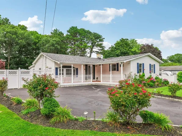 39 Halliday Road, Coram, NY 11727