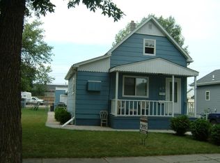 821 N 6th St, Grand Forks, ND 58203