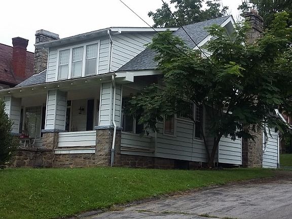 2nd image of 107 6th St NE