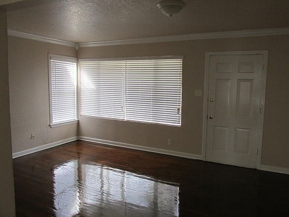 4th image of 2838 Willard St