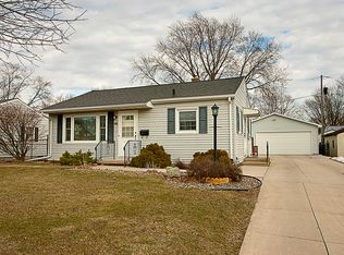 411 Woodbridge St, Waterloo, IA 50701