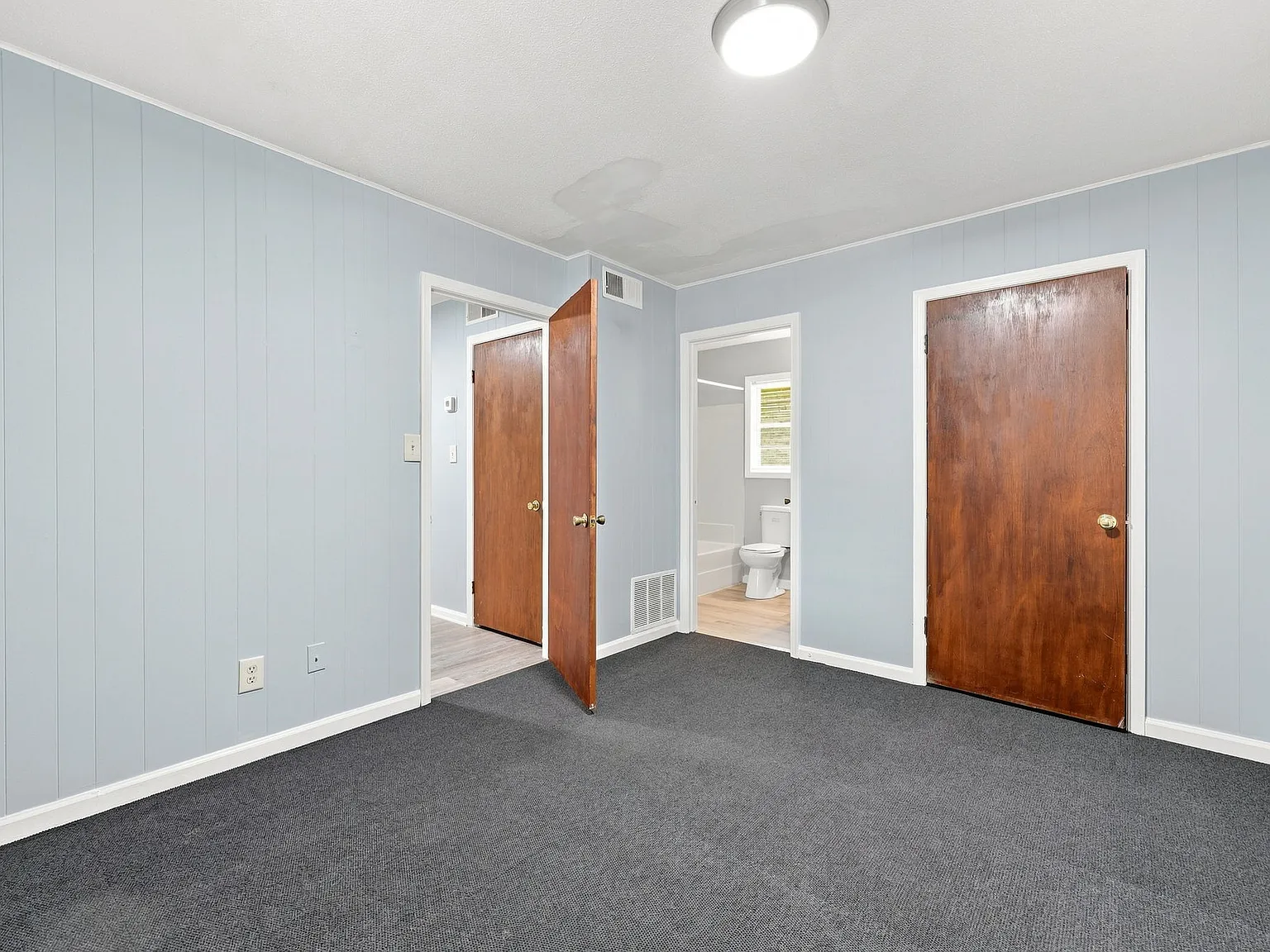Little Creek Apartments — Photo 4