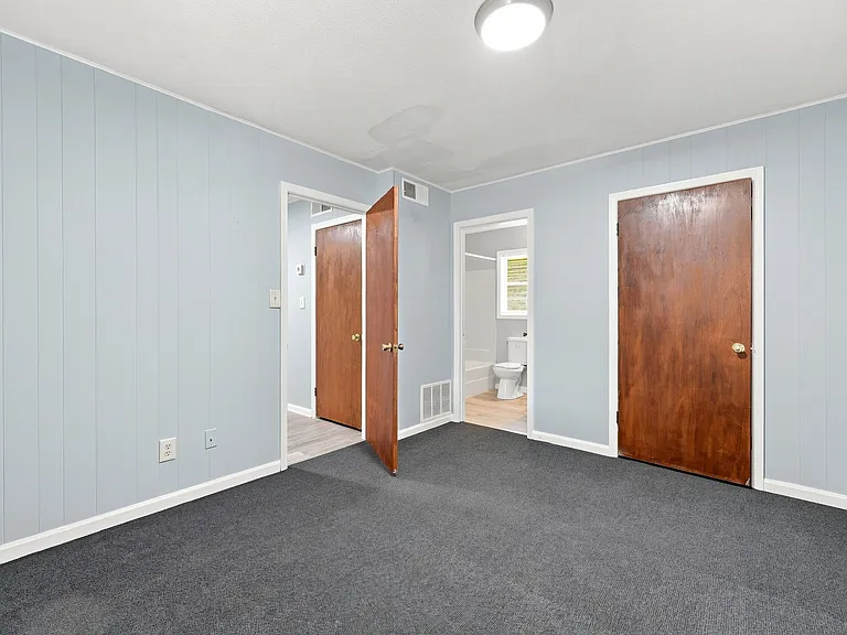 Little Creek Apartments — Photo 4