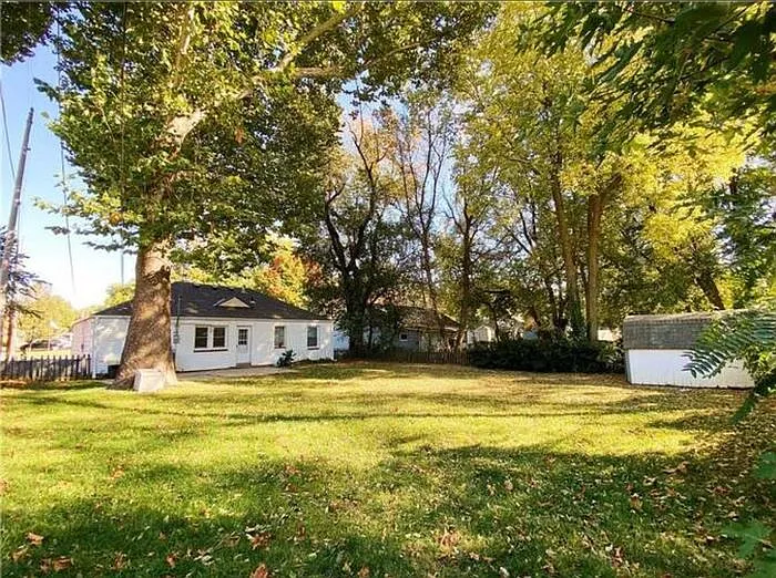 2 bed, 1.0 bath, 780 sqft, $1,845 — Photo 2