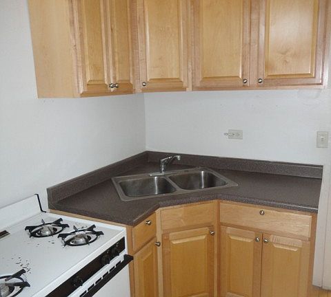 3rd image of 1922 W Winona St #Grd