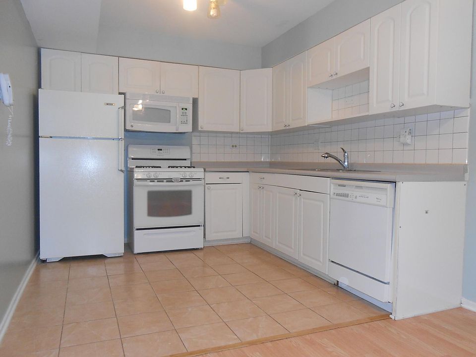 1st image of 121 Mullingar Ct APT 1A