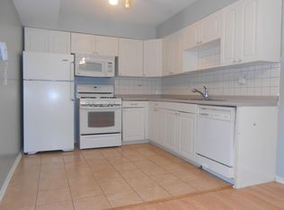 121 Mullingar Ct APT 1A, Schaumburg, IL 60193