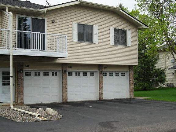 3rd image of 982 Pondview Ct