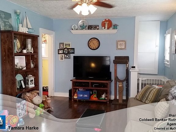 1146 E 4th St Family Room