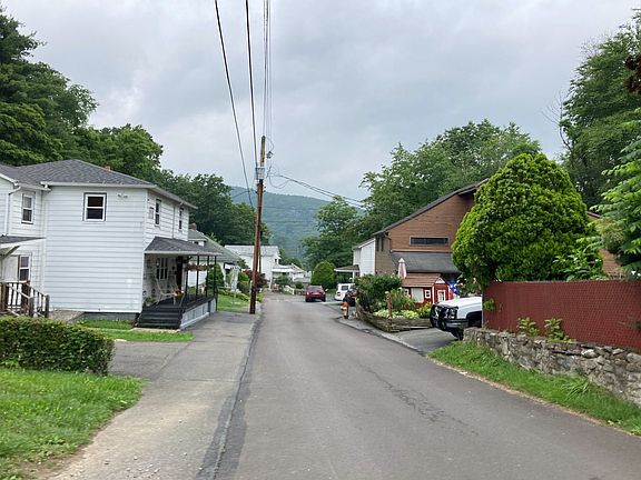 5th image of 235 Honey Pot St