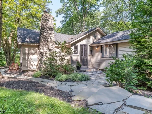 1098 Lakeside Dr E, Vernon Twp., NJ 07422