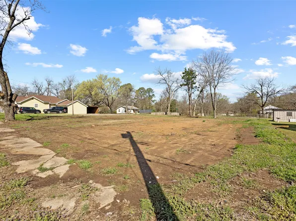 715 E Cherry St, Paris, TX 75460