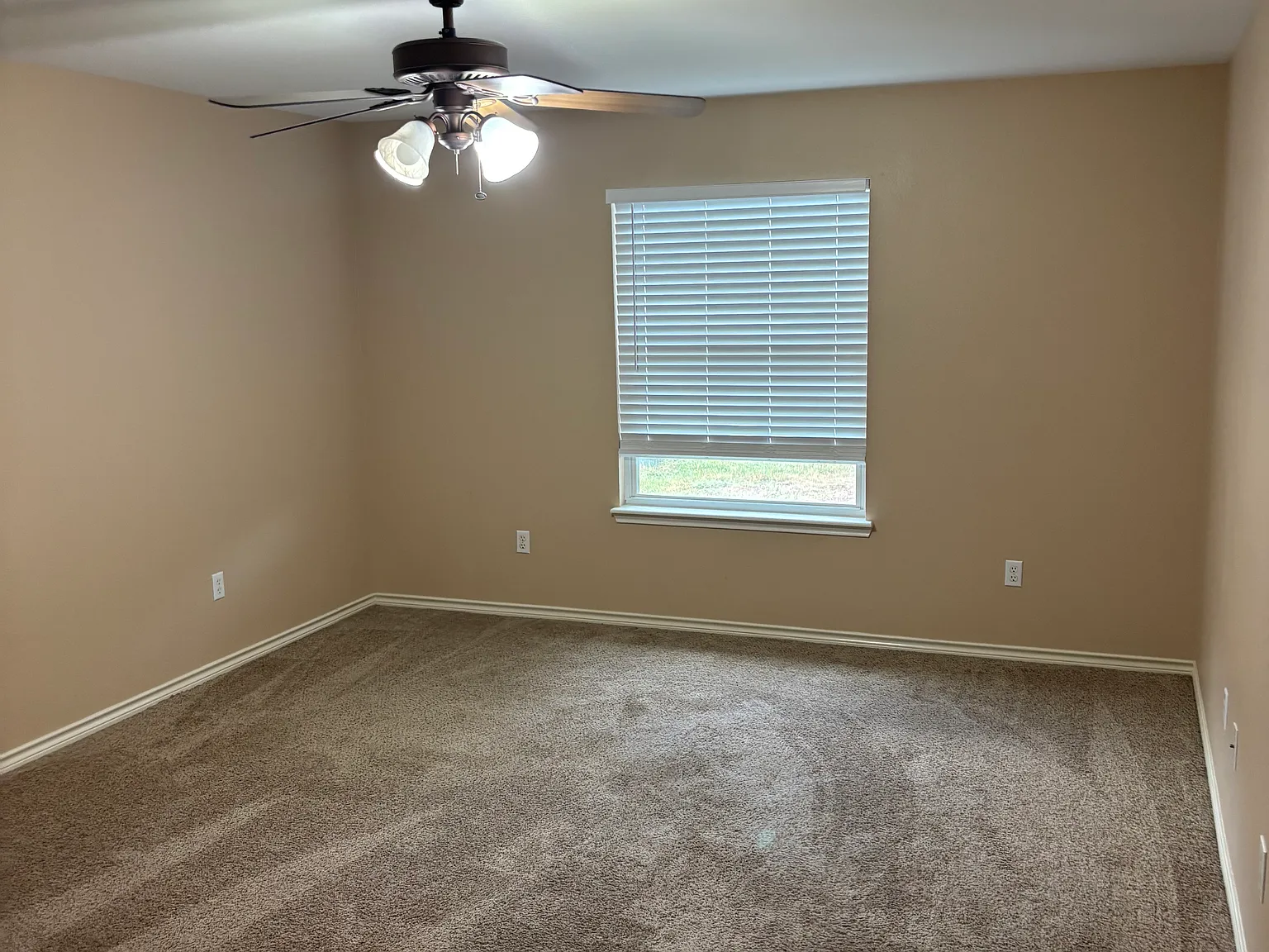 3 bed, 1555 sqft, $2,000 — Photo 4