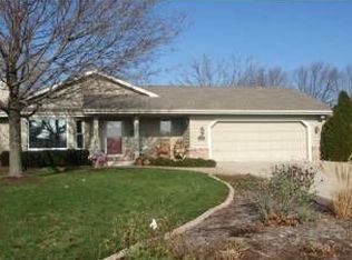 N77W15882 Crossway Dr, Menomonee Falls, WI 53051