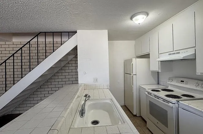 2 bed, 840 sqft, $1,475 — Photo 2